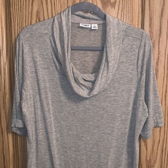 Women’s Cato XL short sleeve tan blouse with gold. - Picture 3 of 9